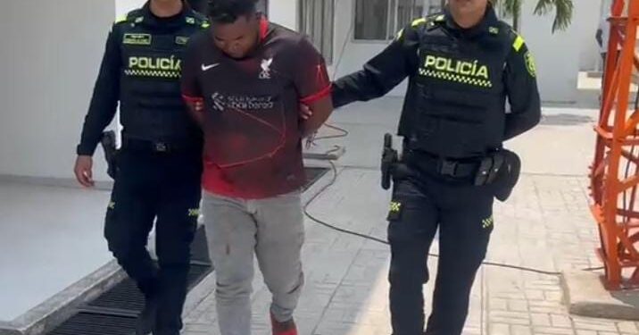 Hombre es capturado por el presunto delito de violencia intrafamiliar en Albania