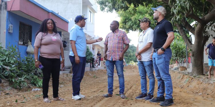 Alcalde de Riohacha da inicio a obra de pavimentación en el barrio Cooperativo