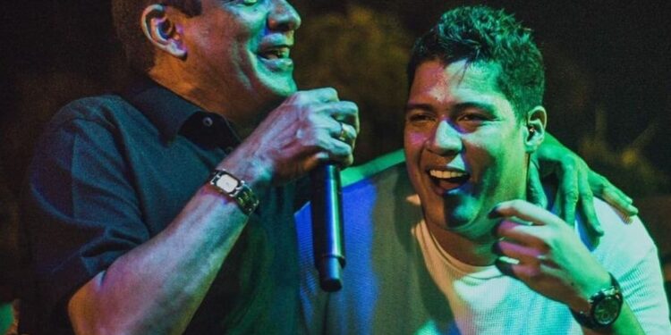 Rafa Manjarrez celebra su cumpleaños con dos canciones en primer lugar