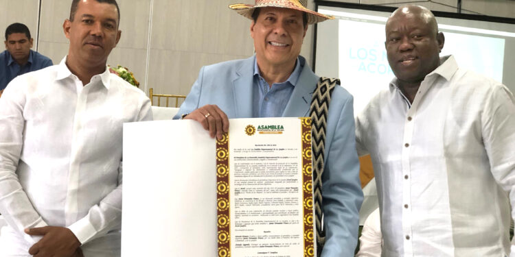 Asamblea de La Guajira reconoce trayectoria del abogado y narrador deportivo Javier Fernández