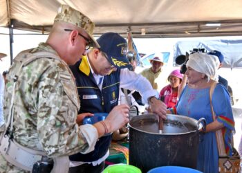 Madres cabezas de familia reclaman a Ungrd pago por trabajo en el programa ‘Ollas Comunitarias’ en La Guajira