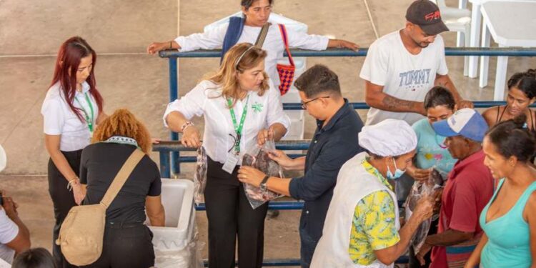 Sena y la Universidad de La Sabana entregaron 340 kilos de tilapia congelada en La Guajira