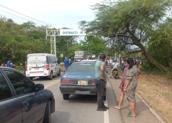 Bloquean la vía nacional en Distracción por nombramiento de docente no concertado con la comunidad educativa