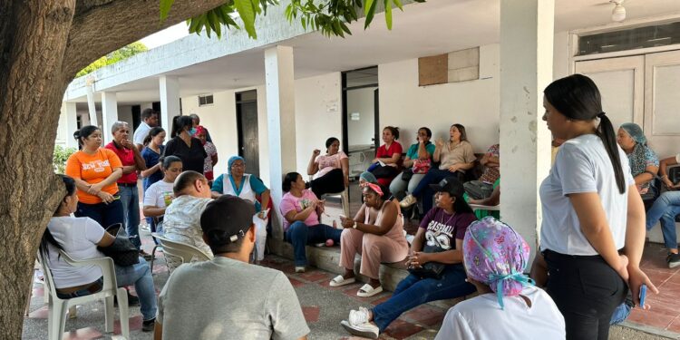 Trabajadores y alcalde de Fonseca llegan a acuerdos para levantar paro en el Hospital San Agustín