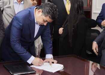 Congresistas de varios partidos presentaron proyecto de transfuguismo político