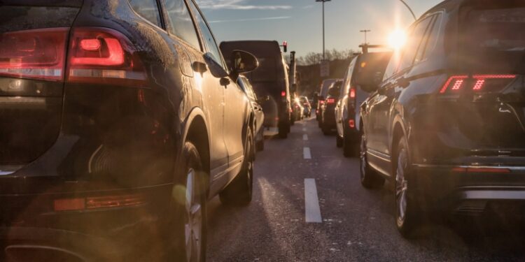 Cómo enfrentar los trancones en la vía 