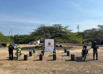 Incautan 180 galones de gasolina de contrabando en una ranchería en Maicao