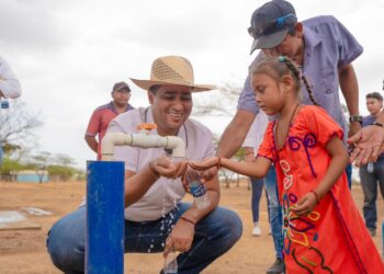 Entregan centros de producción de agua potable en Manaure