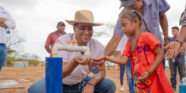 Entregan centros de producción de agua potable en Manaure