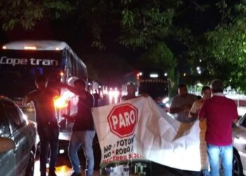 Transportadores y comunidades bloquean cinco puntos del Cesar en protesta contra las fotomultas