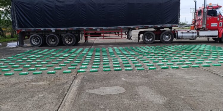 Incautan cerca de 3 toneladas de cocaína en puertos de Cartagena y Panamá
