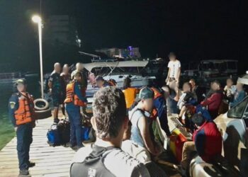 Armada de Colombia rescata 19 migrantes irregulares