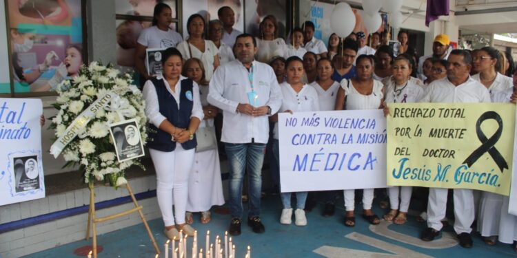 Los médicos también somos humanos, no somos dioses