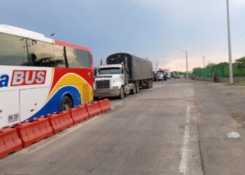 Levantan bloqueo en la vía Riohacha – Maicao tras acuerdos de la comunidad y el Icbf