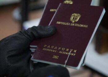 Cae red ilegal que tramitaba cédulas y pasaportes colombianos para migrantes irregulares