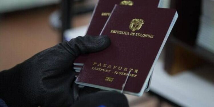 Cae red ilegal que tramitaba cédulas y pasaportes colombianos para migrantes irregulares