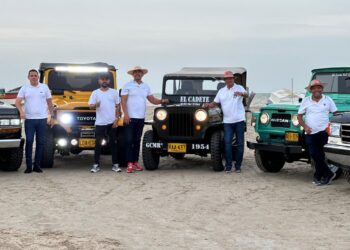 Primer Desfile de Autos Clásicos y Antiguos en Riohacha