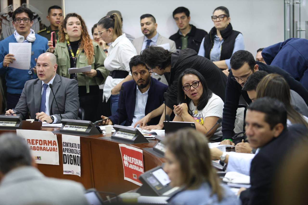 Comisión Séptima de la Cámara eliminó en bloque 20 artículos de la Reforma Laboral