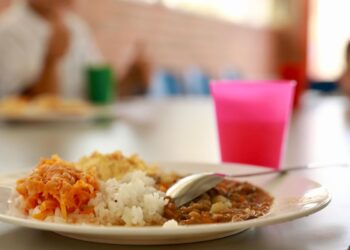 Suspendidos funcionarios en Cartagena  por sobrecostos en el PAE