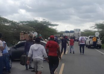 Por más de 24 horas se mantiene bloqueada la vía Maicao – Paraguachón por falta de energía