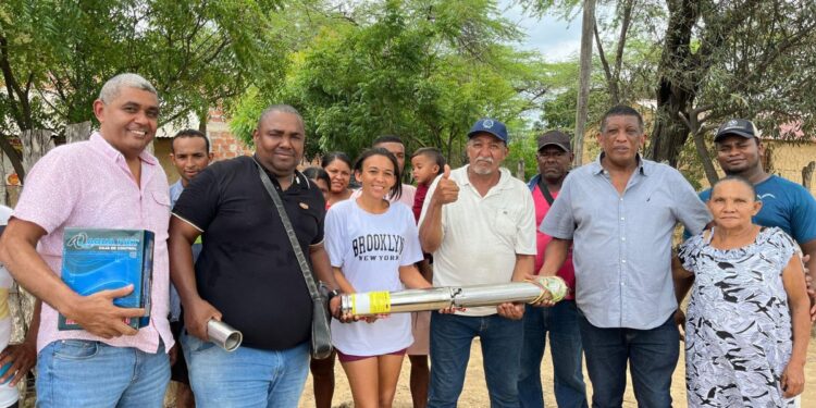 Alcalde Micher Pérez, dona su salario para entregar electrobomba en comunidad de Los Altos