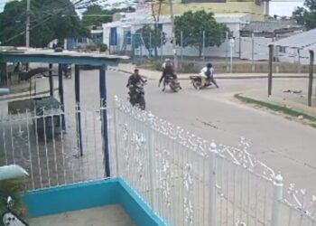 Accidente de tránsito deja dos personas lesionadas en el barrio Los Olivos de Riohacha