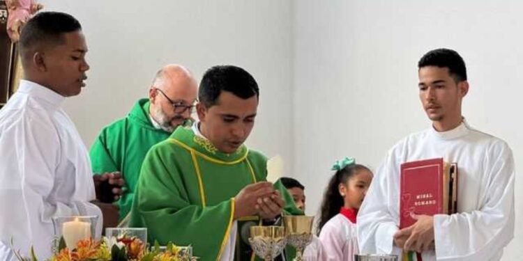 James Acuña, nuevo sacerdote de La Jagua del Pilar, celebró su primera Santa Misa
