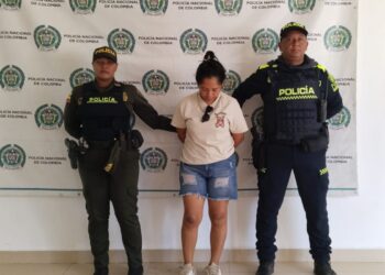 Por presuntamente hurtar productos en un supermercado en Fonseca fue capturada una mujer