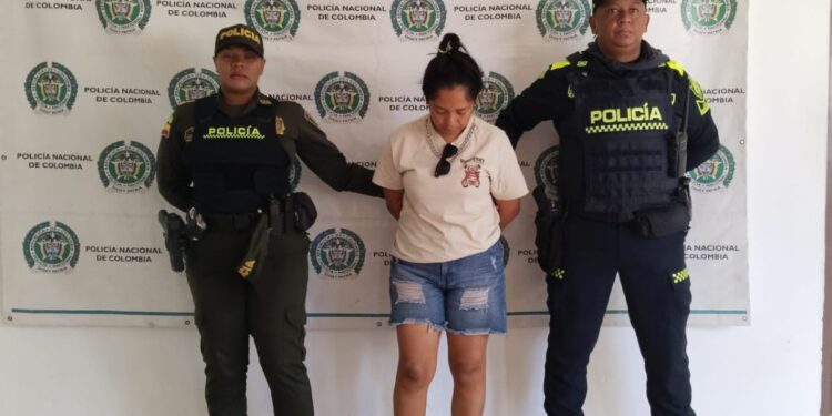 Por presuntamente hurtar productos en un supermercado en Fonseca fue capturada una mujer