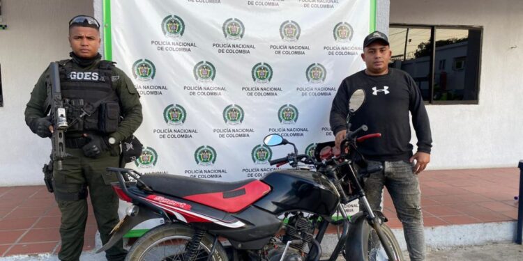 La Policía Nacional recupera una motocicleta hurtada en Maicao