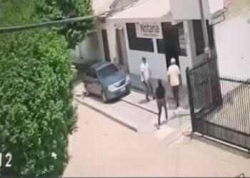 Pareja es víctima de un fleteo millonario en frente de la notaría de Fonseca