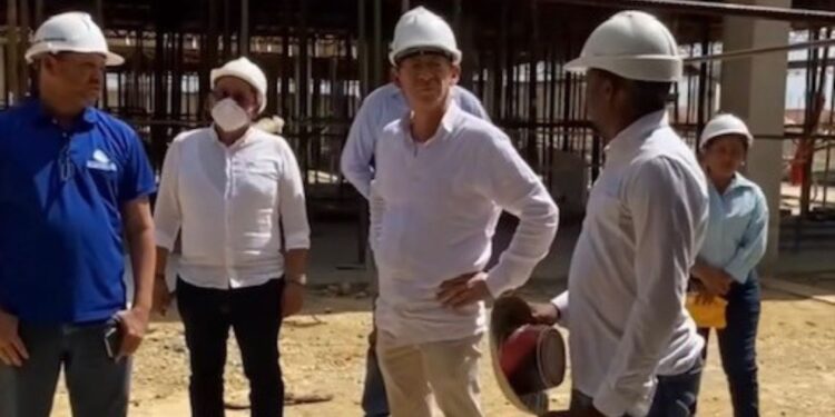 Viceministro de Salud inspeccionó trabajos de construcción del nuevo hospital de Manaure