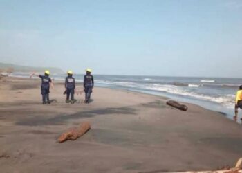 Tragedia en playas del Atlántico: Tres jóvenes ahogados y ocho rescatados al ser arrastrados por la corriente