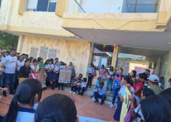 Comunidad educativa se toma instalaciones de la Alcaldía de Manaure  