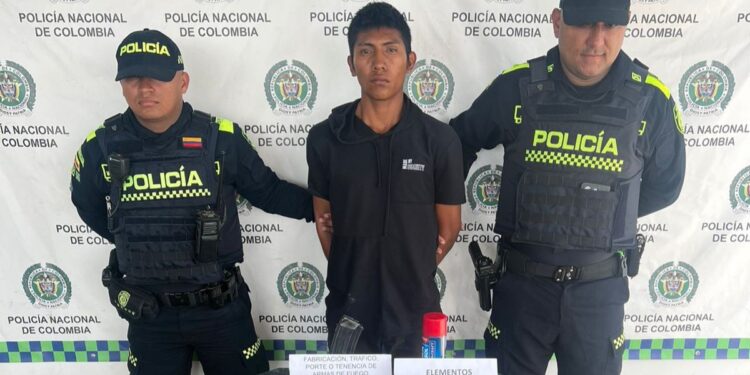Detenido venezolano por  porte de elementos alusivos al grupo guerrillero y pintura en aerosol