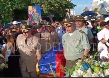 Familiares y amigos dan último adiós a soldado profesional riohachero en el cementerio Central