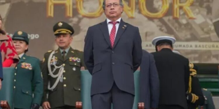 Petro defiende proceso con disidencias pero evade cuestionamientos por camionetas usada de la UNP