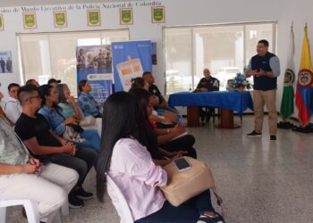 La Polfa y la Dian realizaron capacitación sobre Estatuto Aduanero para comerciantes en Riohacha