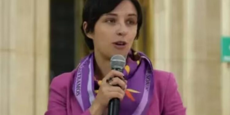 Sale Jhenifer Mojica del Ministerio de Agricultura y Martha Carvajalino asume el cargo