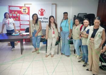 Profesionales de unidades móviles del Icbf en La Guajira reciben curso en primeros auxilios psicológicos