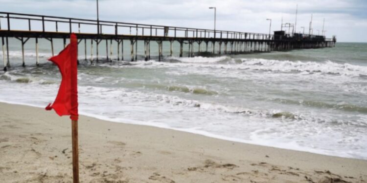 Prohibido bañarse en las playas de Riohacha por fuertes vientos y oleaje