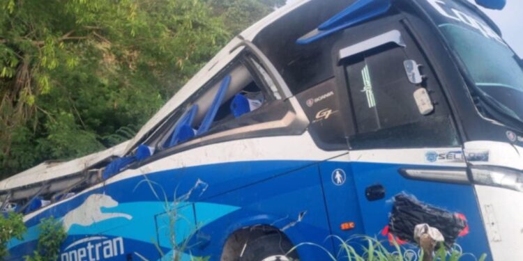 Volcamiento de un bus deja 7 heridos en el Cesar