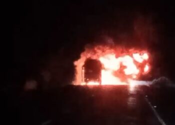 Se incendió un bus interdepartamental cerca al corregimiento de Camarones zona rural de Riohacha