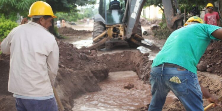Iniciaron trabajos de reposición donde se cambiarán 300 metros lineales de tubería en PVC en Villanueva