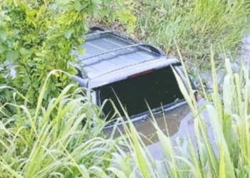 Hombre resultó lesionado y vehículo se precipito a un arroyo en la vía Riohacha – Cuestecitas