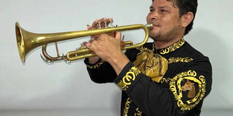 Delio Fernando Pérez Becerra, trompetista de mariachi en Valledupar