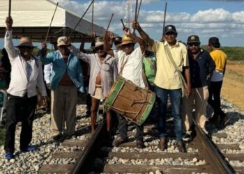 Autoridades wayuu bloquean las vías férreas del Cerrejón
