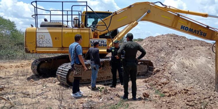 Capturan a hombre por daños a los recursos naturales e incautan retroexcavadora en Manaure