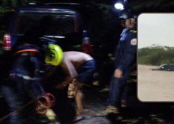 Angustia vivieron los pasajeros de camioneta que arrastró la corriente de un caño en zona rural de Uribia