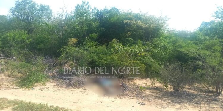 Hallan muerto a un hombre a pocos metros de la vía entre Riohacha y el corregimiento de Camarones